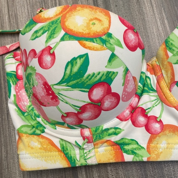 Betsey Johnson Bikini Top Size Medium. Pre-Owned - Picture 4 of 4